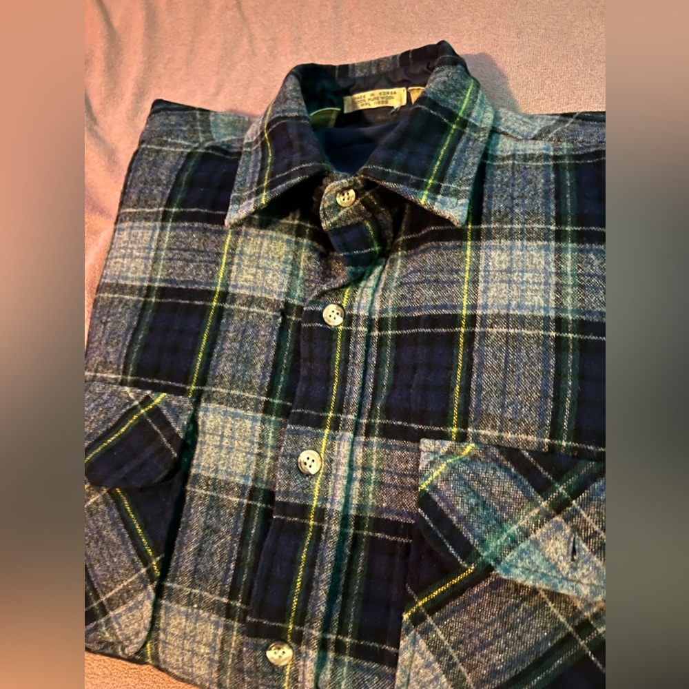 VINTAGE  100% WOOL FLANNEL SIZE MED MADE IN KOREA